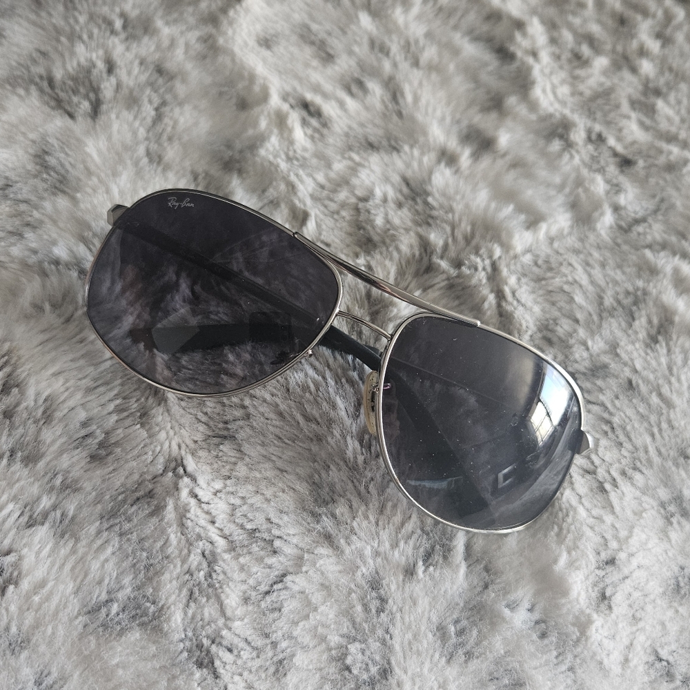 Ray-Ban Black Aviator Sunglasses (RB3387)